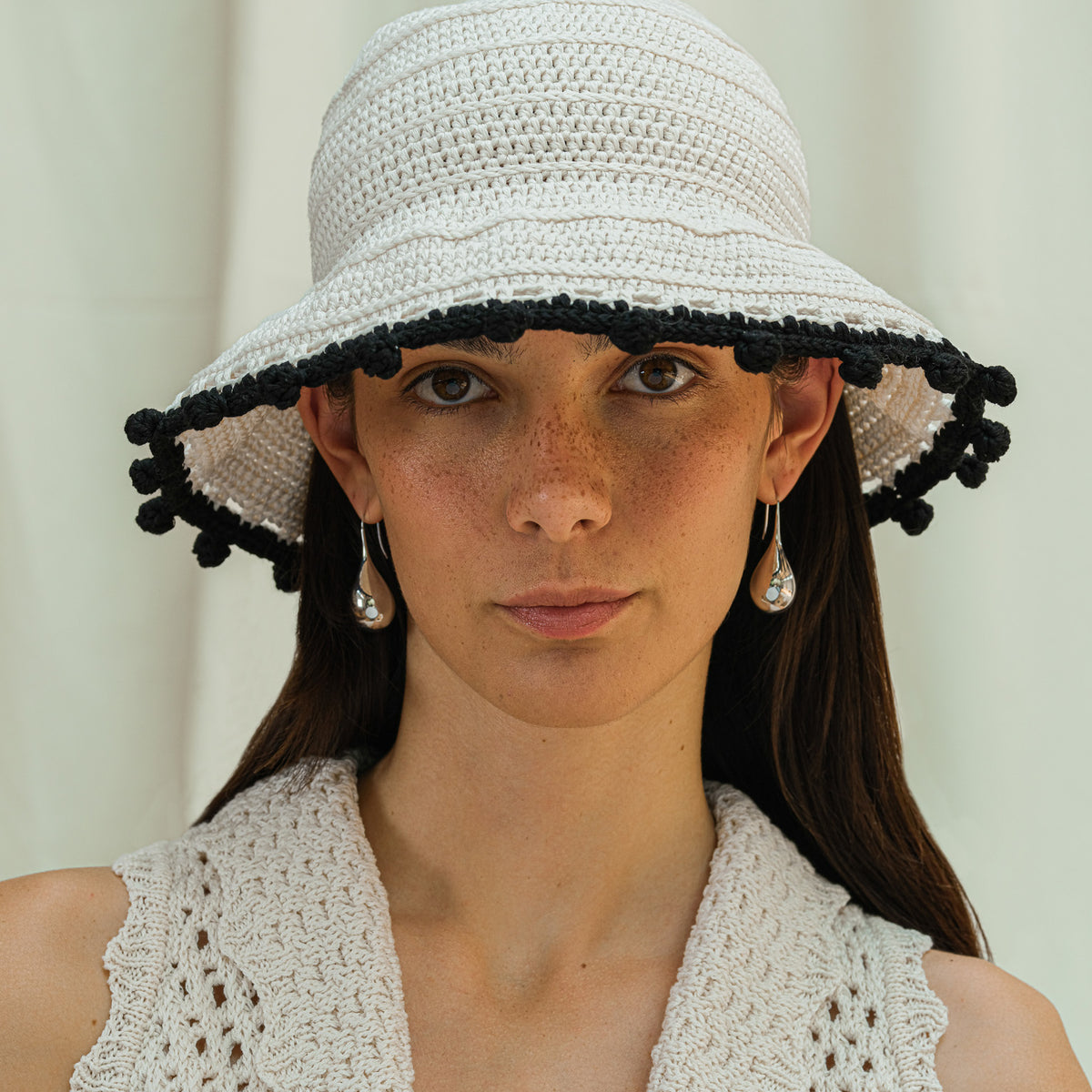 Cream and  dark Green Wide-Brimmed Sun Hat with Decorative Pom-Pom handwoven Mother main image 4